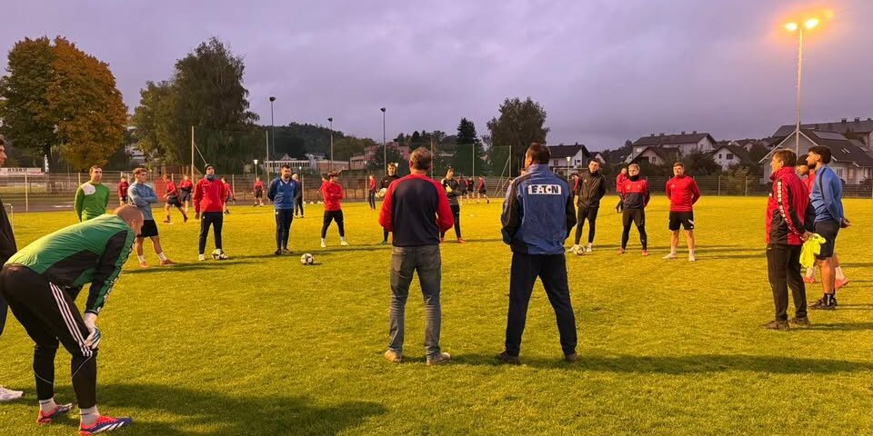 558540273_1282132090378249_1162615292652100412_n.jpg 🔥 Wir stehen wieder auf! 💪⚽️