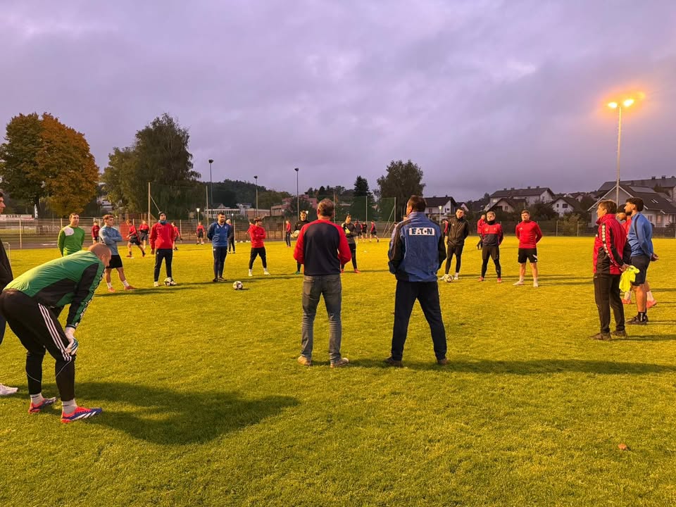 558540273_1282132090378249_1162615292652100412_n.jpg 🔥 Wir stehen wieder auf! 💪⚽️