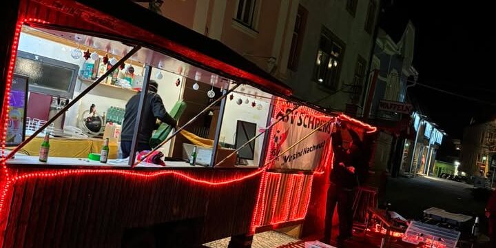 Während in der ELK-Arena geschnapst wied, …