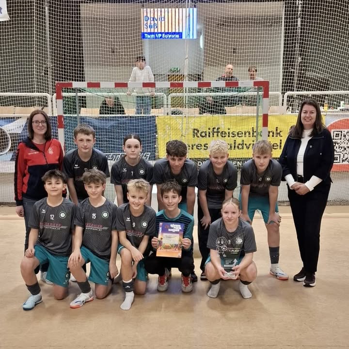 595249399_1329537832304341_5253825753050691740_n.jpg Gestern Abend ging das U14 in der Stadthalle Schrems über die Bühne 🙂